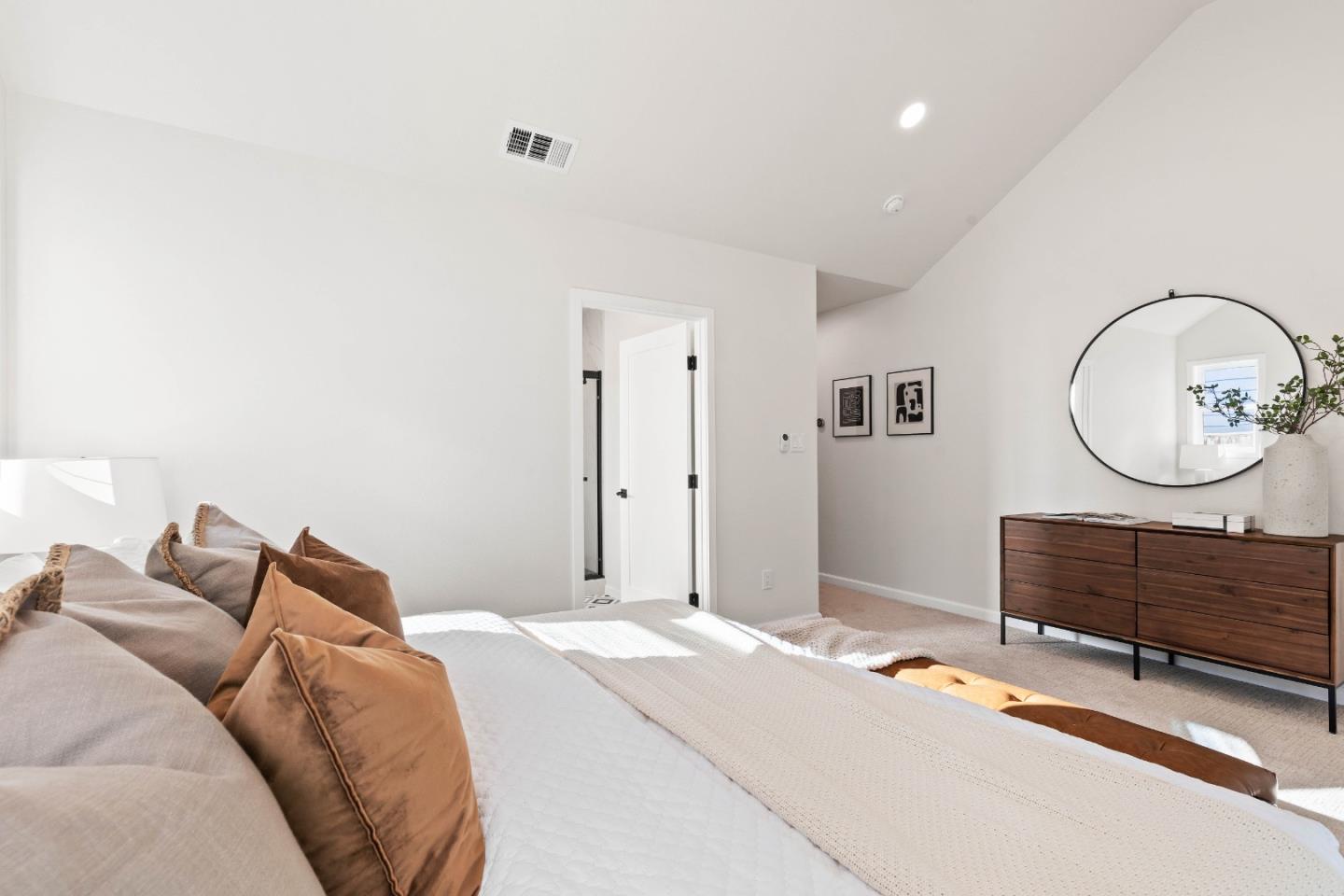 Detail Gallery Image 15 of 38 For 620 Iris St, Redwood City,  CA 94062 - 4 Beds | 3/1 Baths