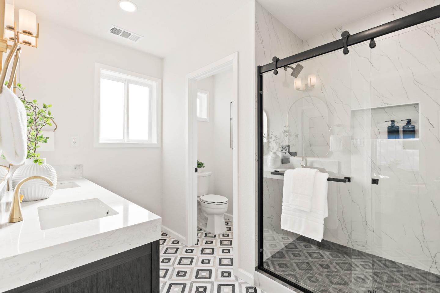 Detail Gallery Image 16 of 38 For 620 Iris St, Redwood City,  CA 94062 - 4 Beds | 3/1 Baths