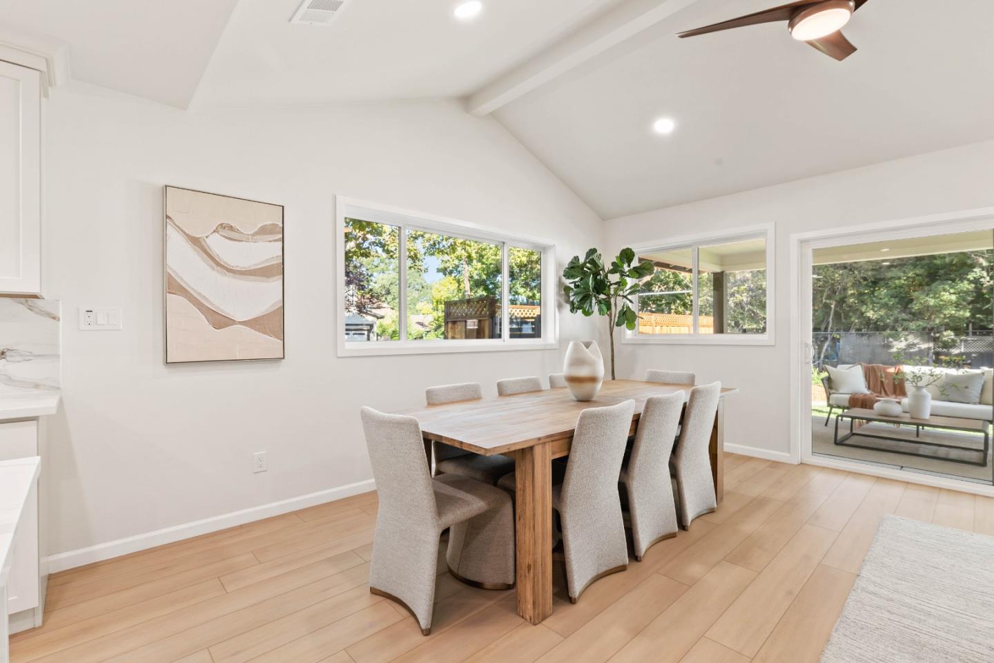 Detail Gallery Image 22 of 38 For 620 Iris St, Redwood City,  CA 94062 - 4 Beds | 3/1 Baths