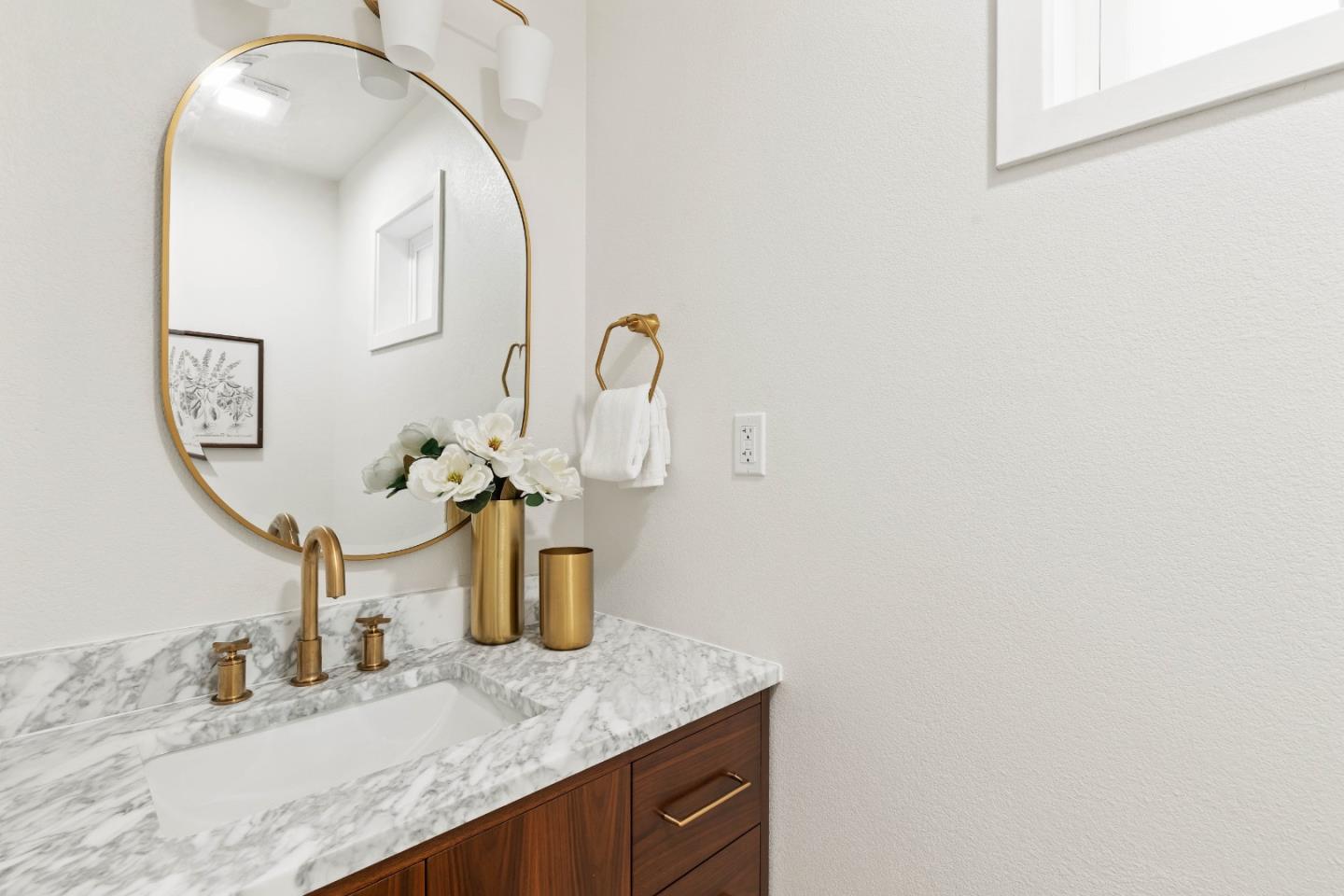 Detail Gallery Image 25 of 38 For 620 Iris St, Redwood City,  CA 94062 - 4 Beds | 3/1 Baths