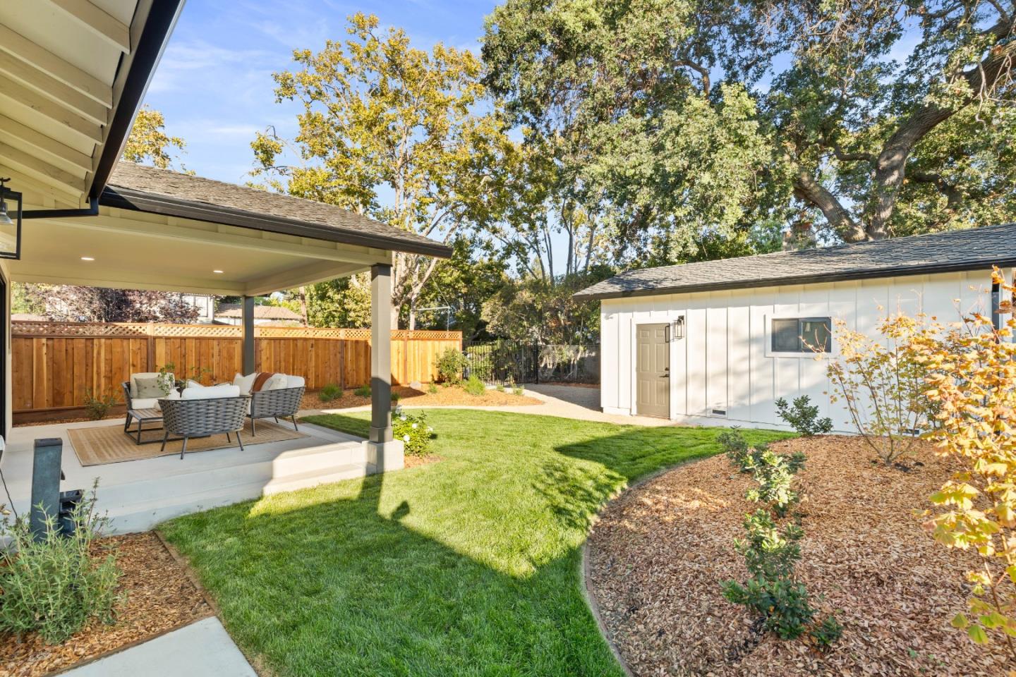 Detail Gallery Image 27 of 38 For 620 Iris St, Redwood City,  CA 94062 - 4 Beds | 3/1 Baths