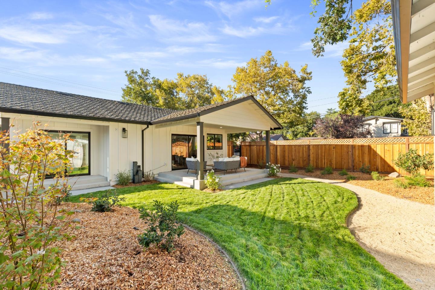 Detail Gallery Image 28 of 38 For 620 Iris St, Redwood City,  CA 94062 - 4 Beds | 3/1 Baths