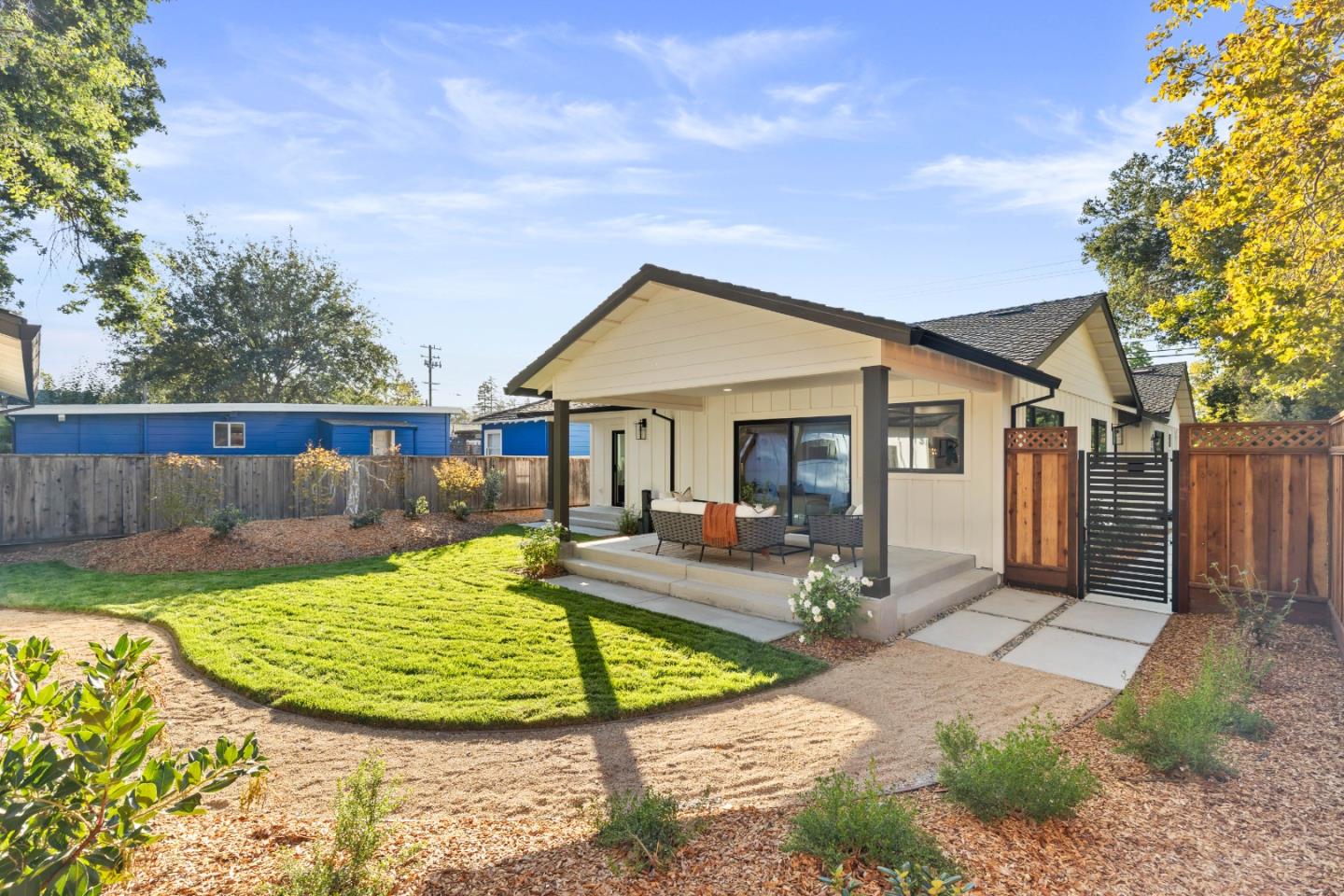 Detail Gallery Image 29 of 38 For 620 Iris St, Redwood City,  CA 94062 - 4 Beds | 3/1 Baths