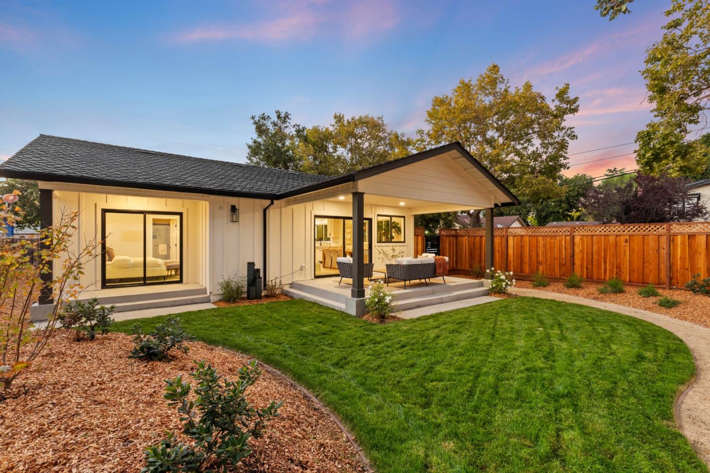 Detail Gallery Image 32 of 38 For 620 Iris St, Redwood City,  CA 94062 - 4 Beds | 3/1 Baths