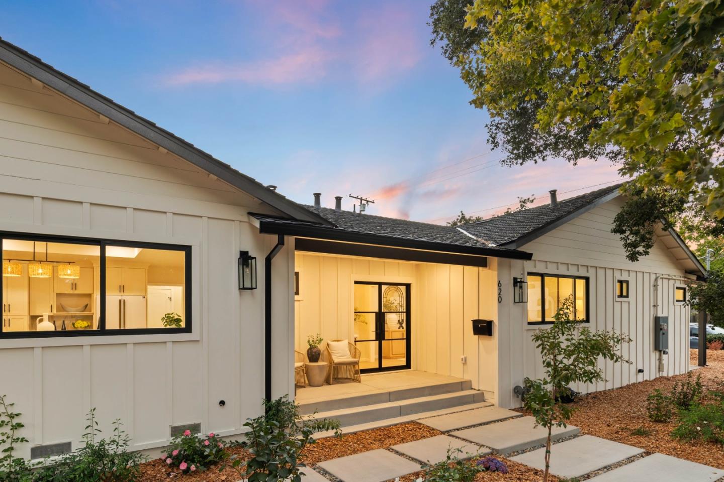 Detail Gallery Image 33 of 38 For 620 Iris St, Redwood City,  CA 94062 - 4 Beds | 3/1 Baths