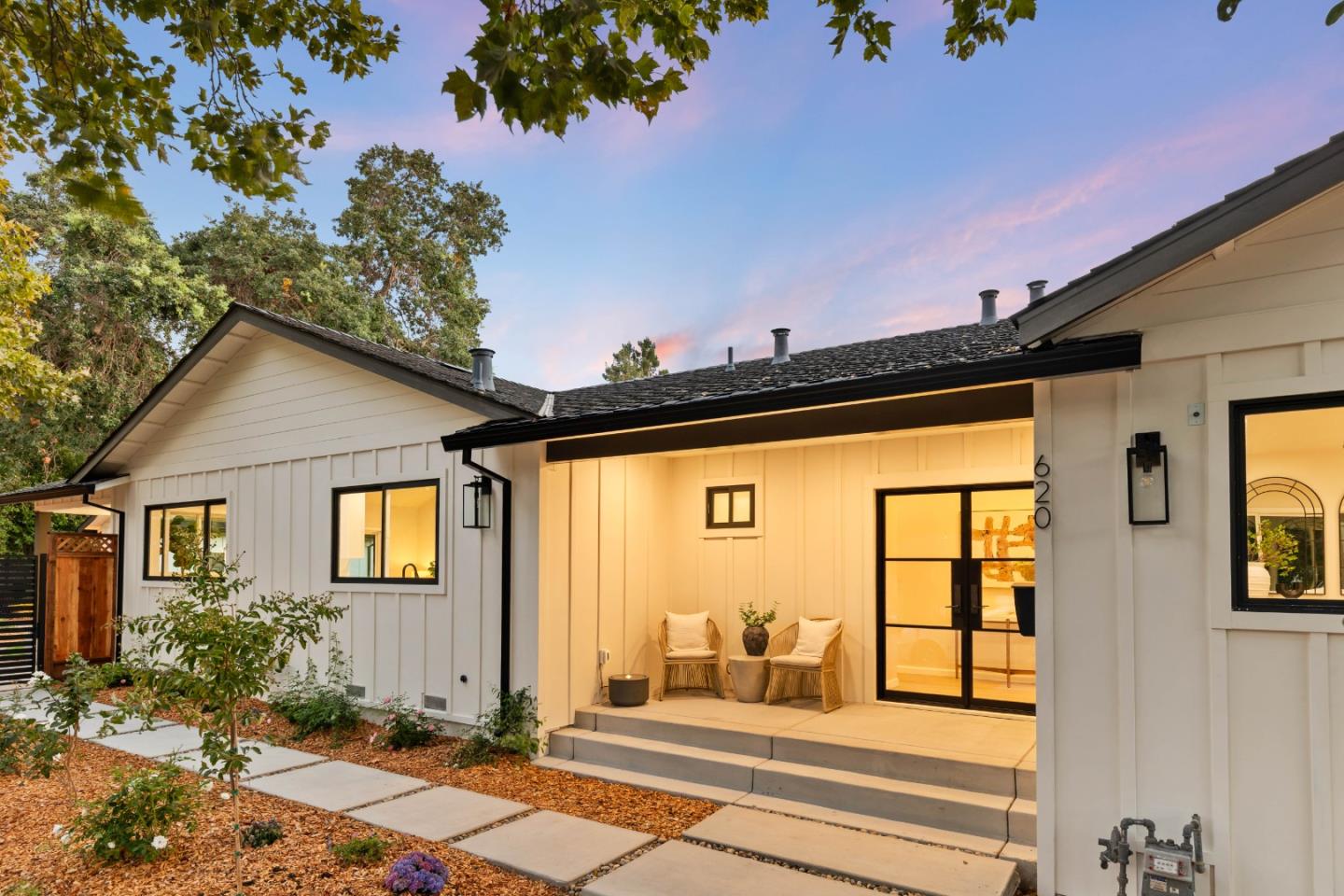 Detail Gallery Image 34 of 38 For 620 Iris St, Redwood City,  CA 94062 - 4 Beds | 3/1 Baths