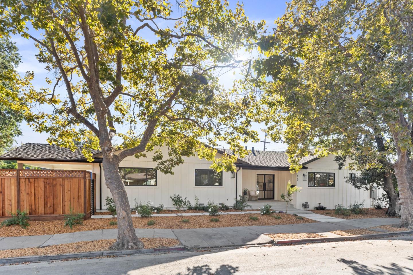 Detail Gallery Image 37 of 38 For 620 Iris St, Redwood City,  CA 94062 - 4 Beds | 3/1 Baths