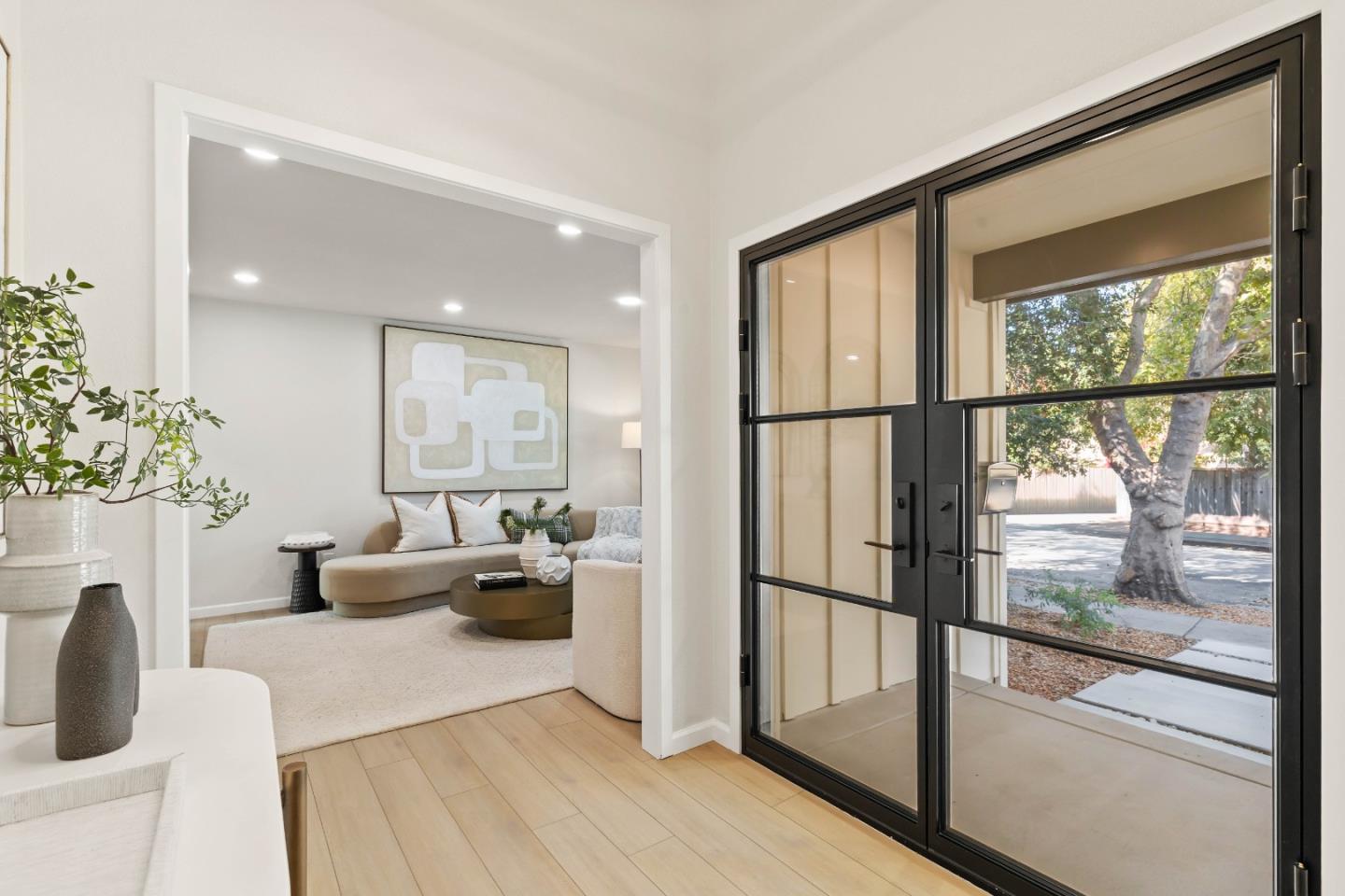 Detail Gallery Image 4 of 38 For 620 Iris St, Redwood City,  CA 94062 - 4 Beds | 3/1 Baths