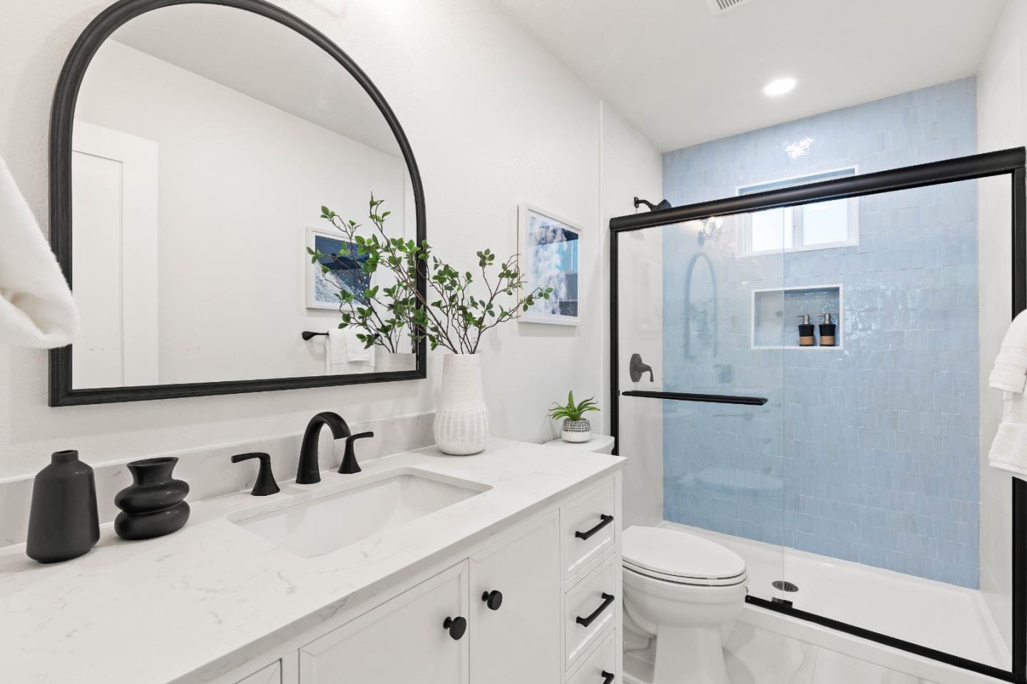 Detail Gallery Image 8 of 38 For 620 Iris St, Redwood City,  CA 94062 - 4 Beds | 3/1 Baths