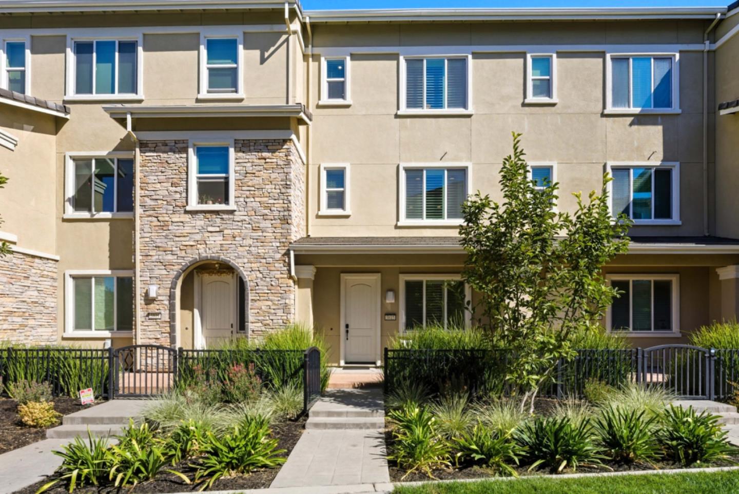 Detail Gallery Image 2 of 42 For 5815 Brandon Ct, San Jose,  CA 95123 - 3 Beds | 3/1 Baths