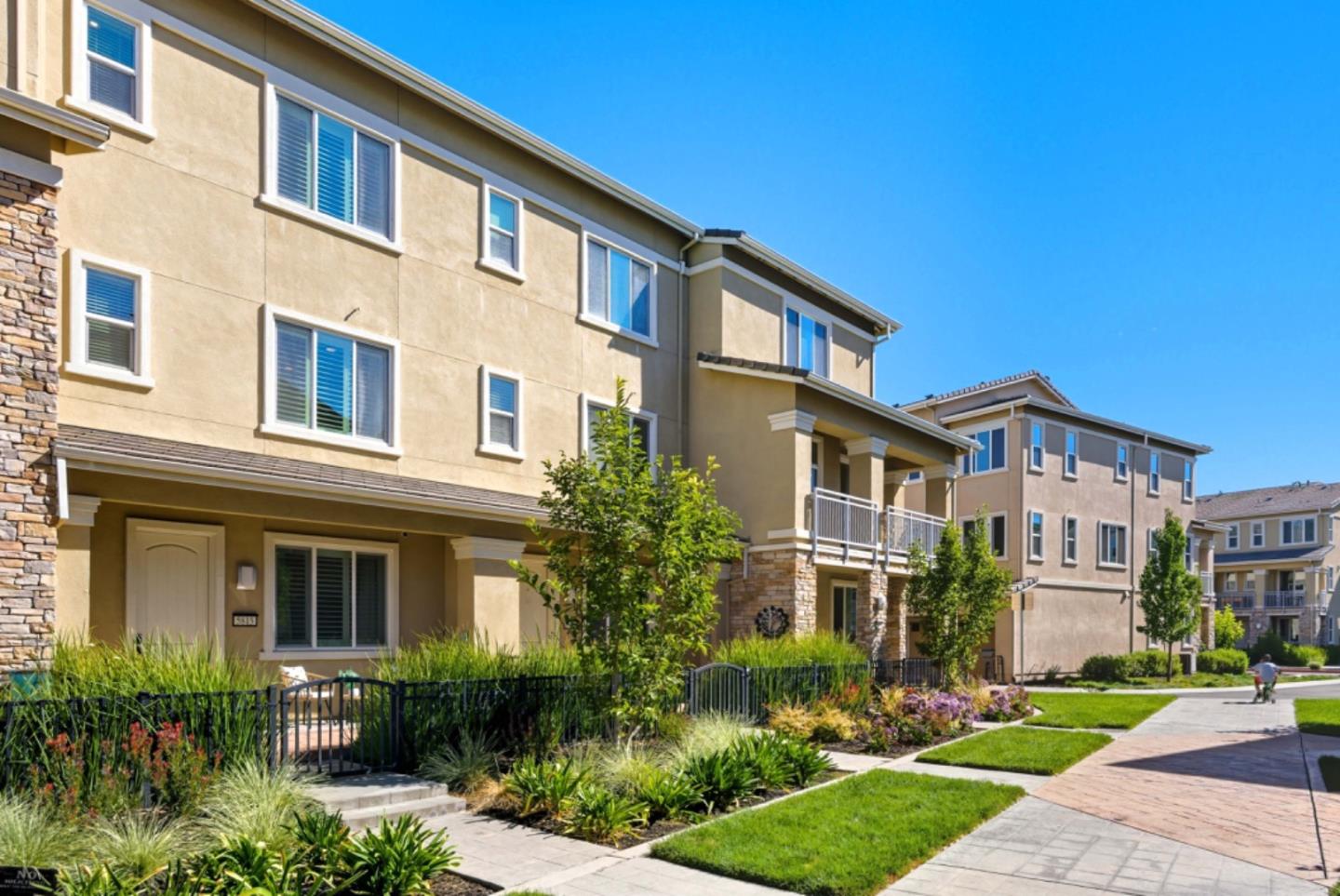 Detail Gallery Image 3 of 42 For 5815 Brandon Ct, San Jose,  CA 95123 - 3 Beds | 3/1 Baths