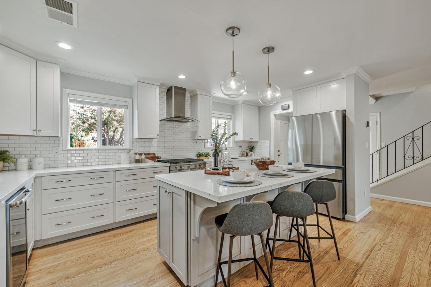 Detail Gallery Image 6 of 24 For 2925 Newark Way, San Jose,  CA 95124 - 3 Beds | 2/1 Baths