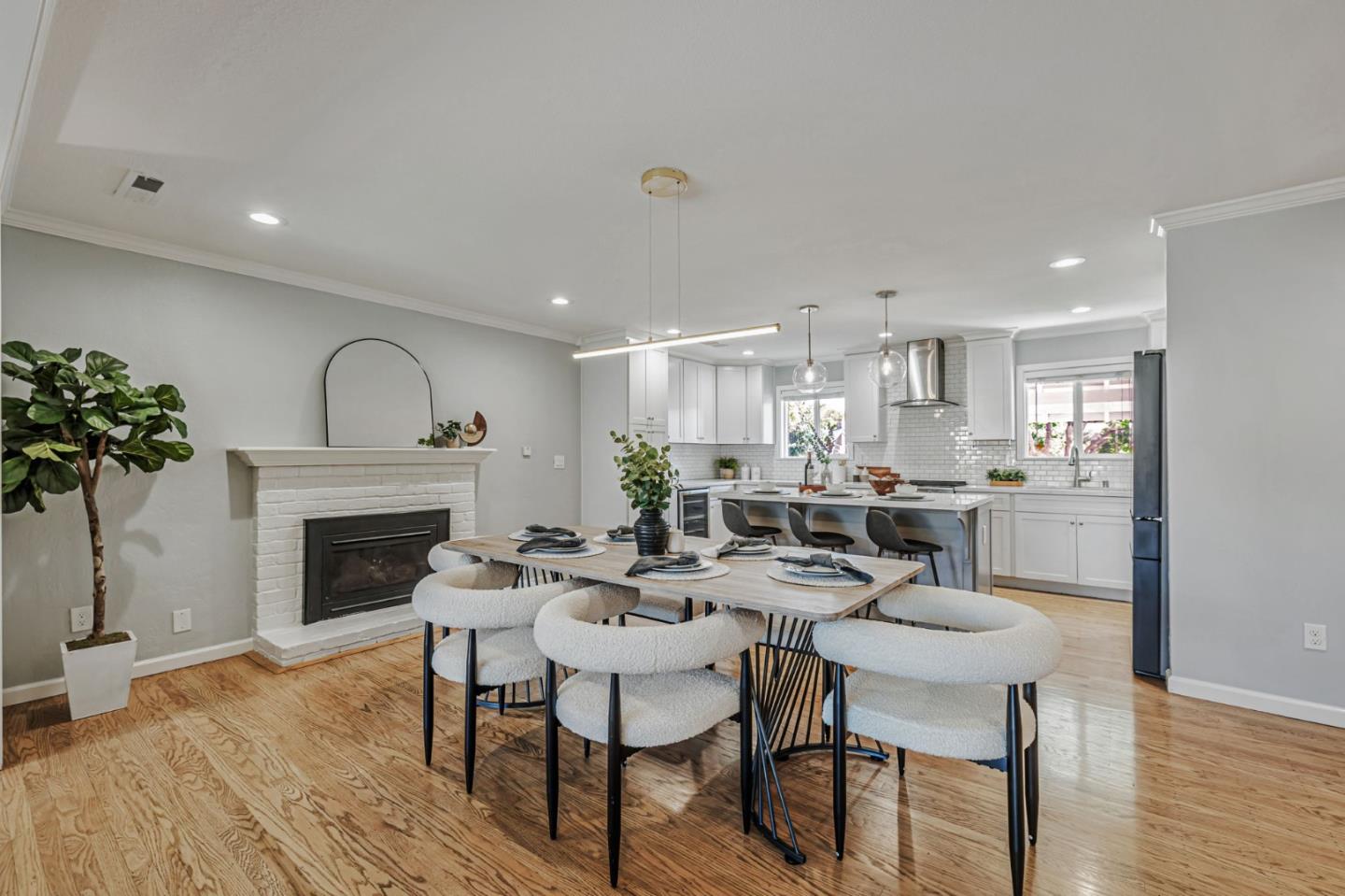 Detail Gallery Image 9 of 24 For 2925 Newark Way, San Jose,  CA 95124 - 3 Beds | 2/1 Baths