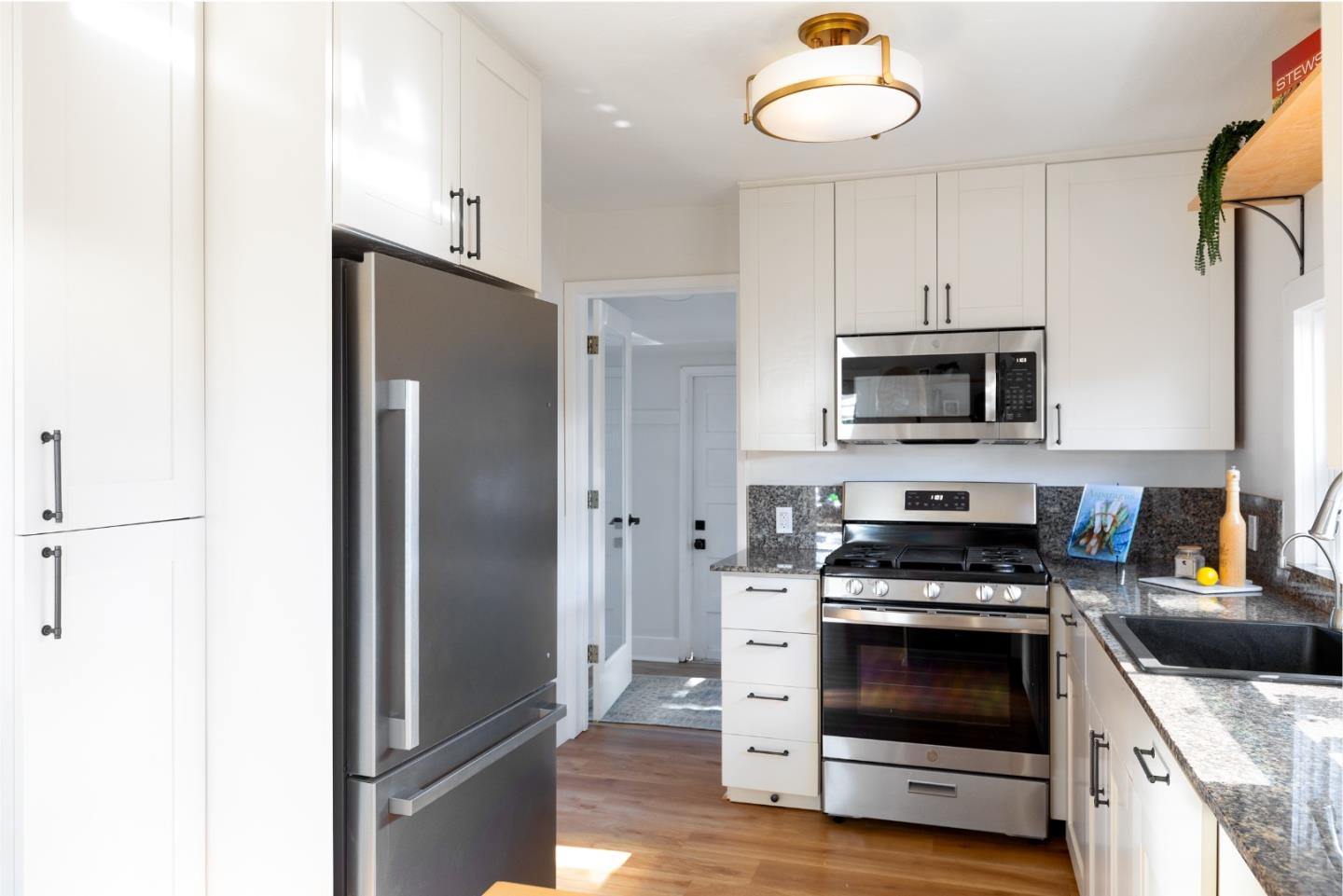 Detail Gallery Image 10 of 38 For 1122 Seabright Ave, Santa Cruz,  CA 95062 - 3 Beds | 1 Baths