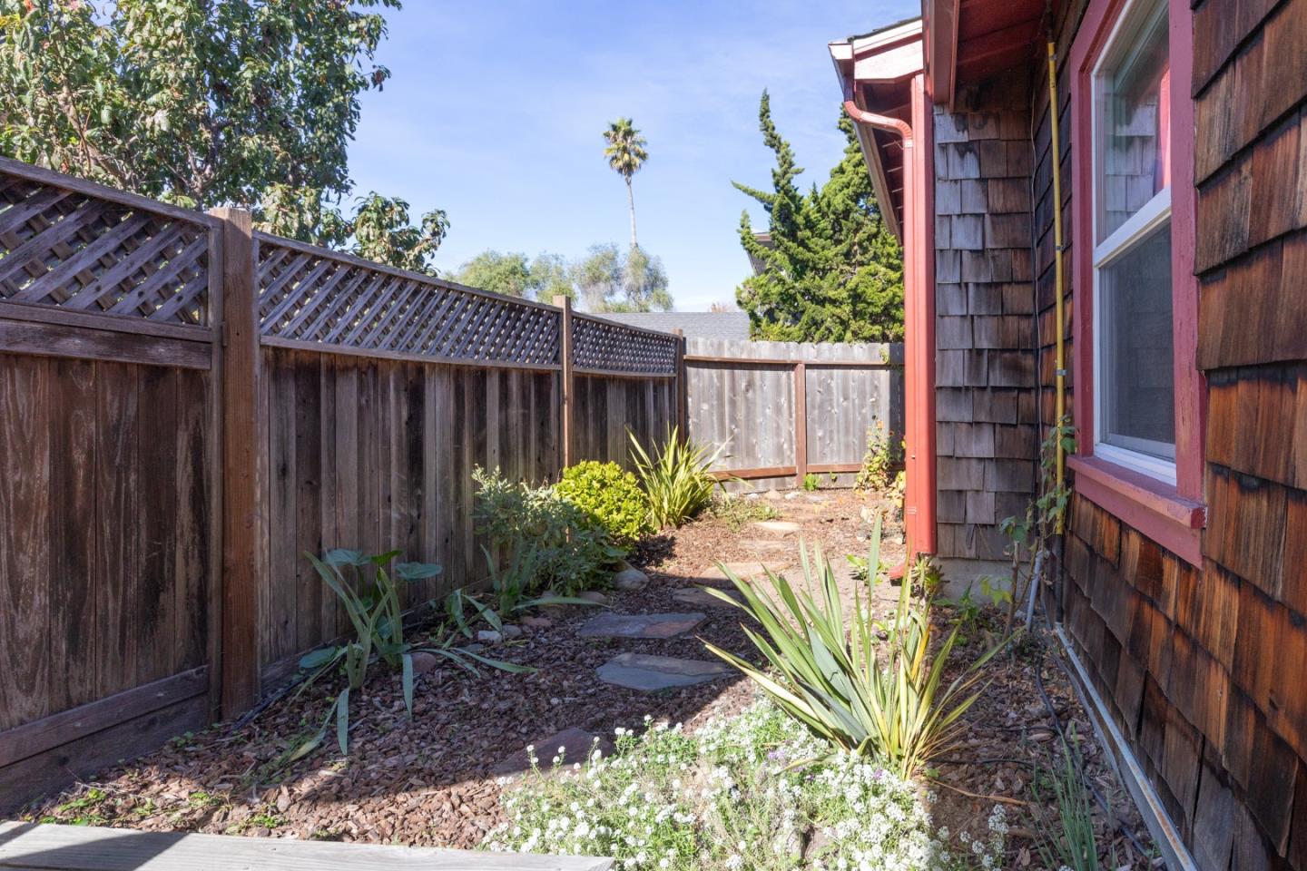 Detail Gallery Image 25 of 38 For 1122 Seabright Ave, Santa Cruz,  CA 95062 - 3 Beds | 1 Baths