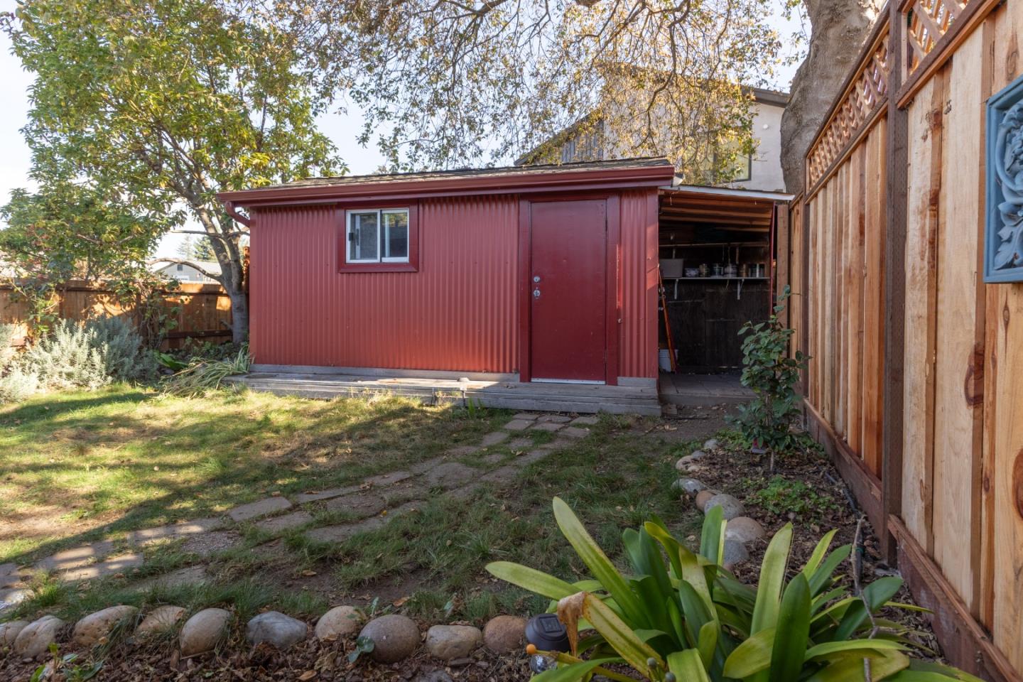 Detail Gallery Image 27 of 38 For 1122 Seabright Ave, Santa Cruz,  CA 95062 - 3 Beds | 1 Baths