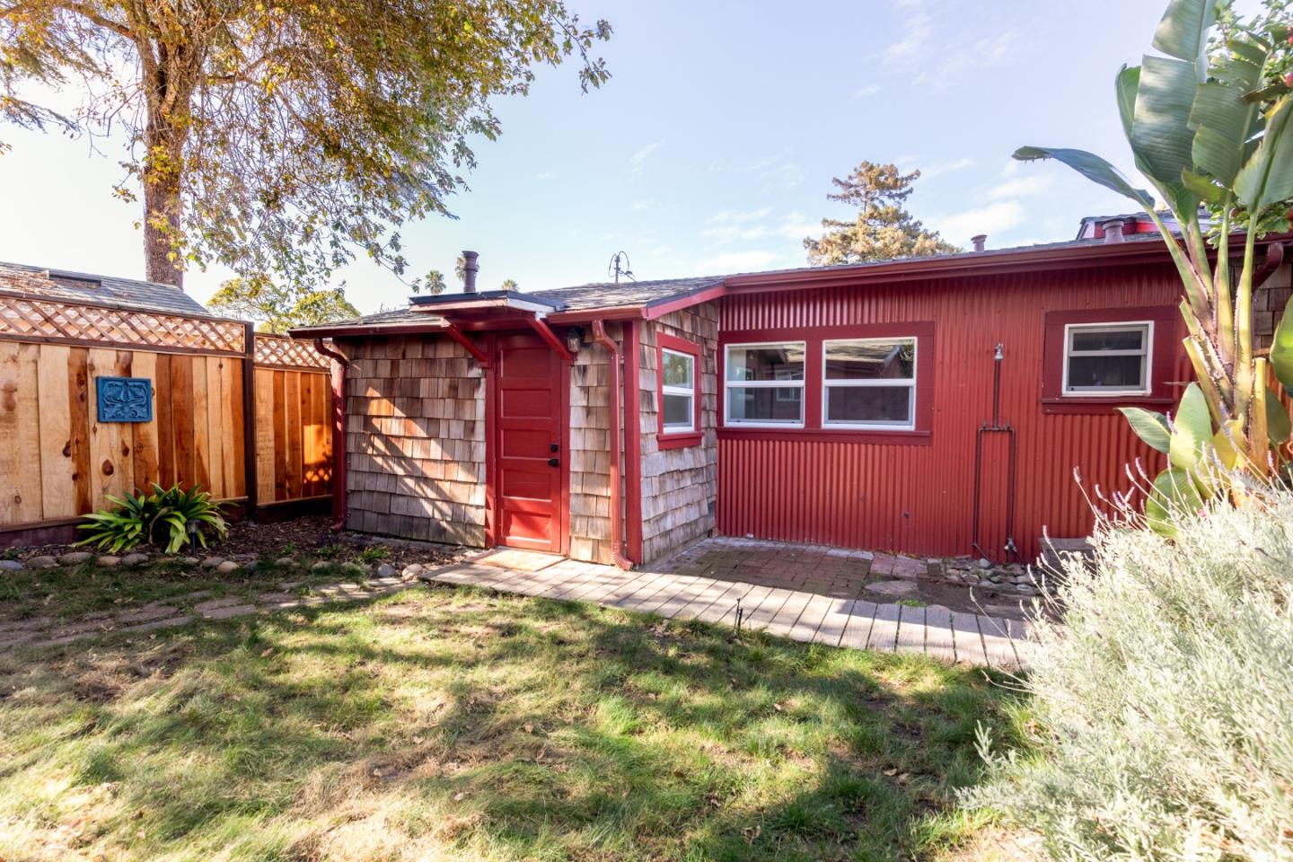 Detail Gallery Image 4 of 38 For 1122 Seabright Ave, Santa Cruz,  CA 95062 - 3 Beds | 1 Baths