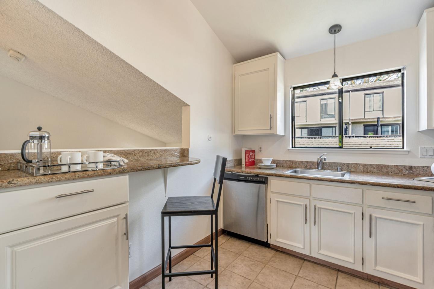 Detail Gallery Image 7 of 36 For 45 Corte Real #8,  Greenbrae,  CA 94904 - 2 Beds | 1/1 Baths