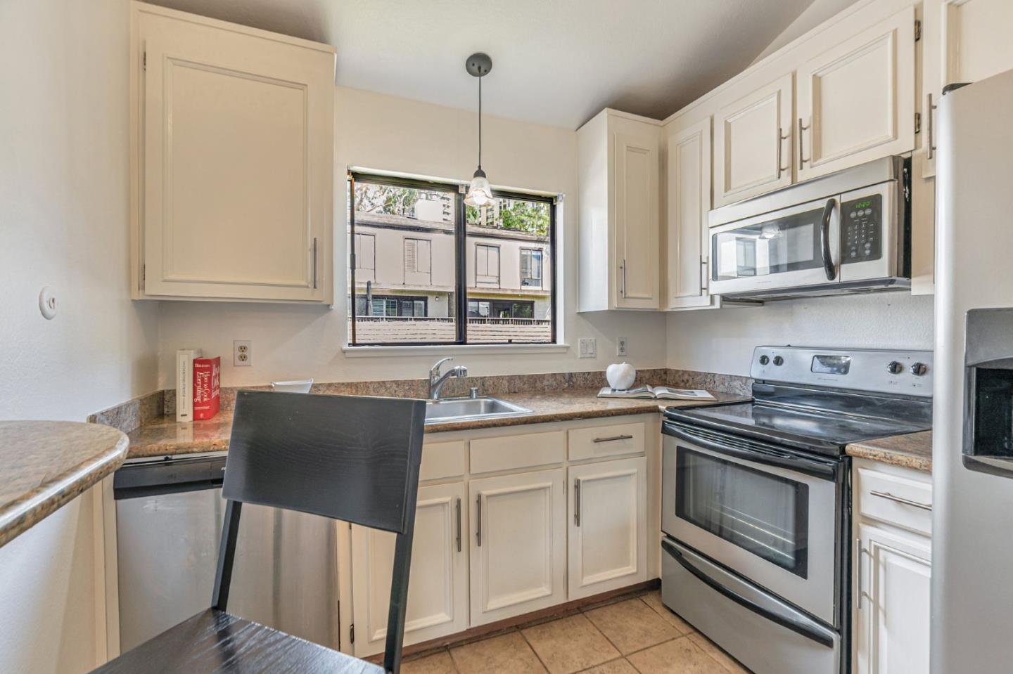 Detail Gallery Image 9 of 36 For 45 Corte Real #8,  Greenbrae,  CA 94904 - 2 Beds | 1/1 Baths