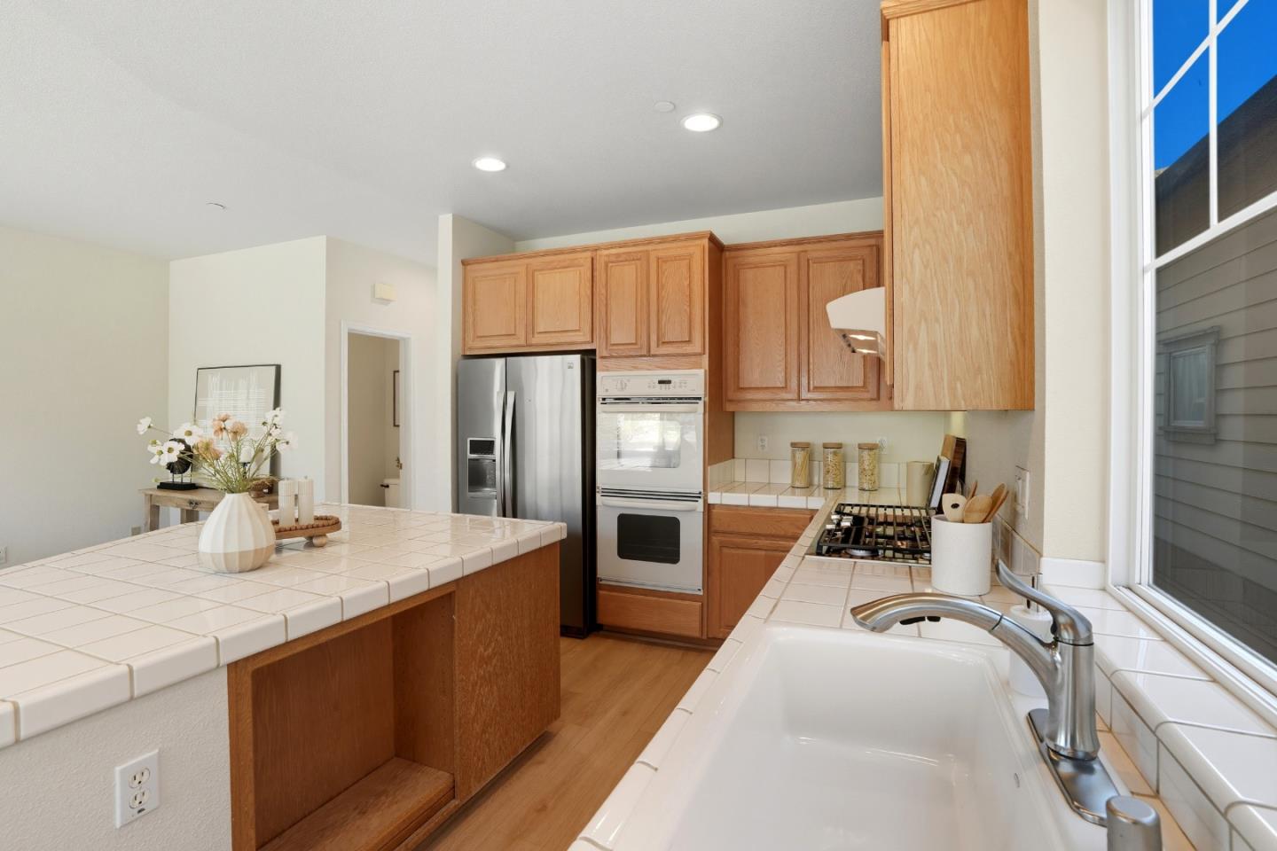 Detail Gallery Image 18 of 70 For 956 Commercial Ave, South San Francisco,  CA 94080 - 3 Beds | 3/1 Baths