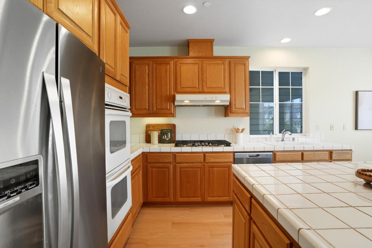 Detail Gallery Image 19 of 70 For 956 Commercial Ave, South San Francisco,  CA 94080 - 3 Beds | 3/1 Baths