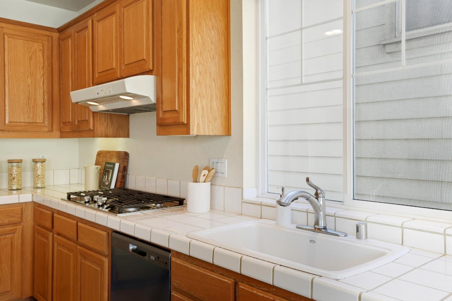 Detail Gallery Image 21 of 70 For 956 Commercial Ave, South San Francisco,  CA 94080 - 3 Beds | 3/1 Baths