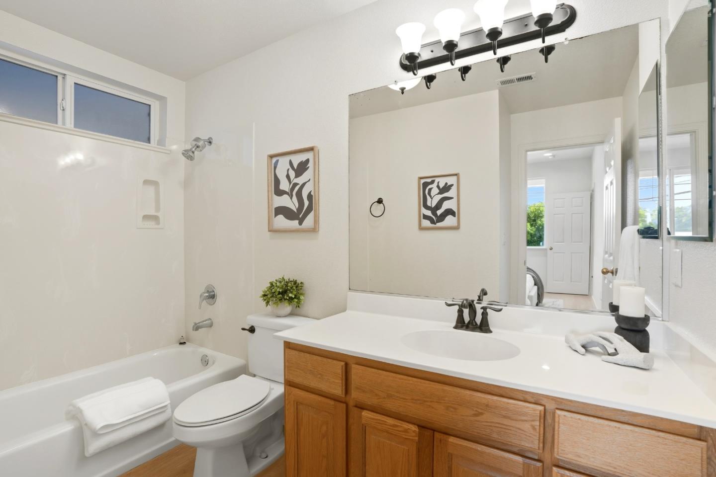 Detail Gallery Image 37 of 70 For 956 Commercial Ave, South San Francisco,  CA 94080 - 3 Beds | 3/1 Baths