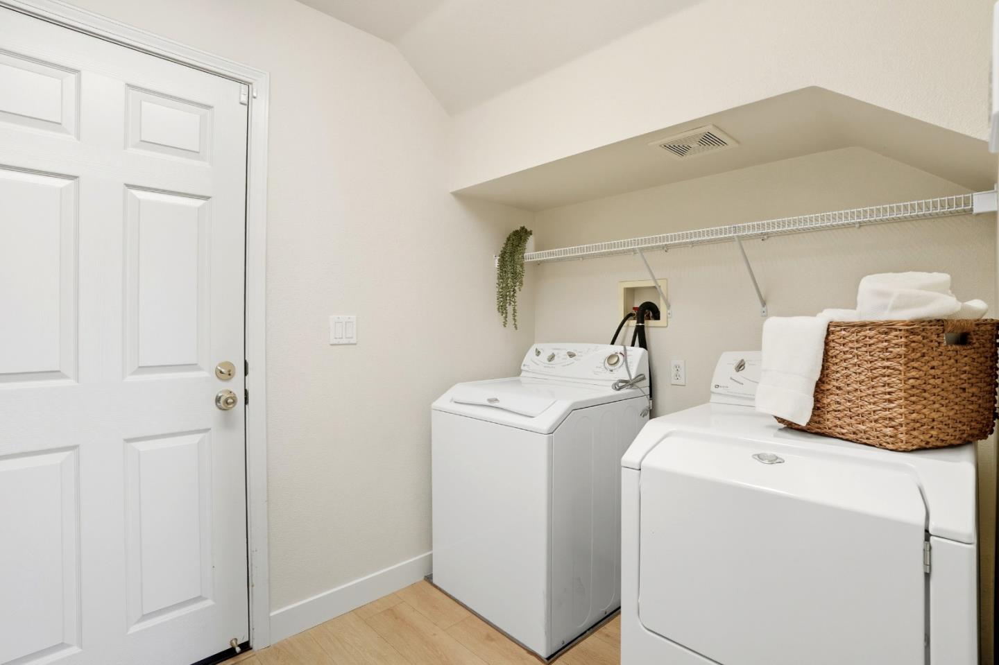 Detail Gallery Image 38 of 70 For 956 Commercial Ave, South San Francisco,  CA 94080 - 3 Beds | 3/1 Baths