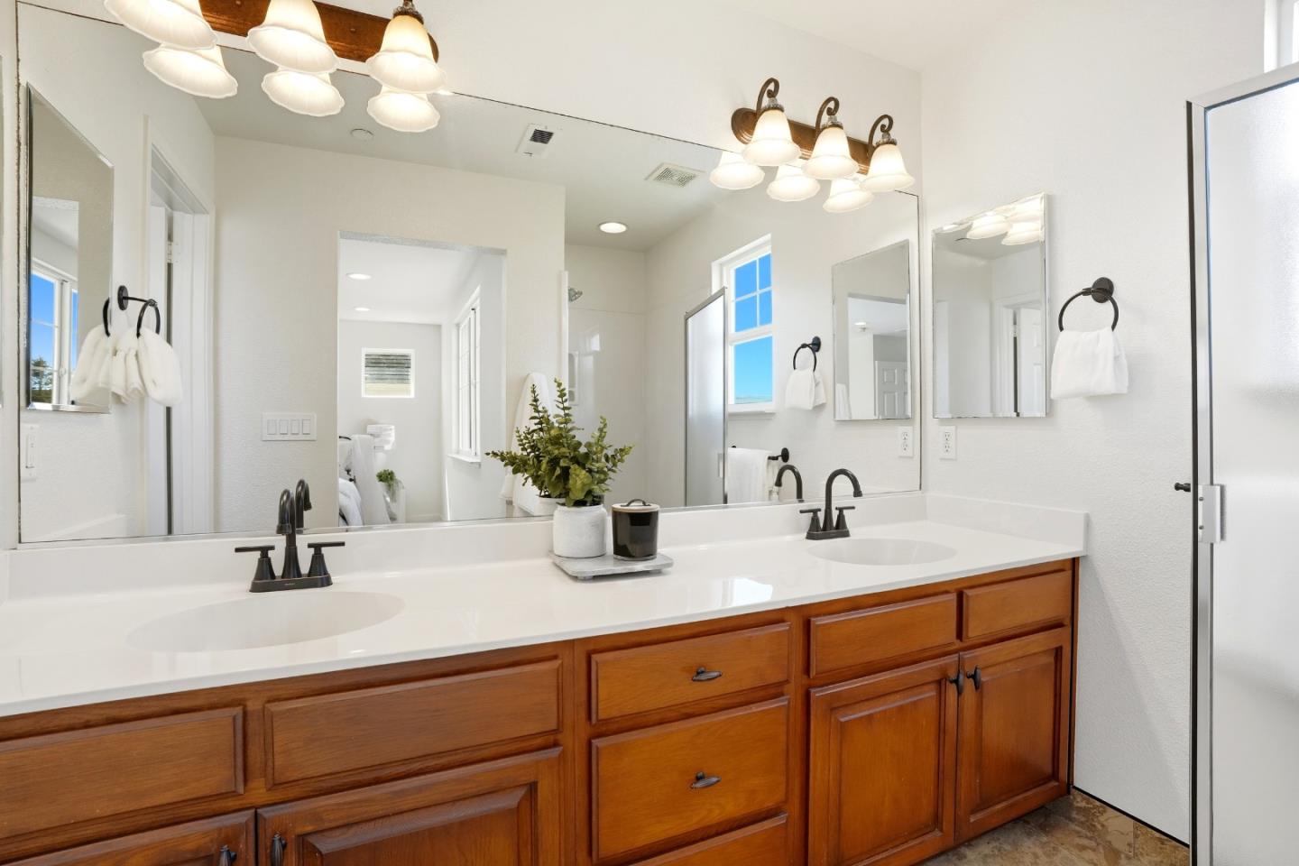 Detail Gallery Image 52 of 70 For 956 Commercial Ave, South San Francisco,  CA 94080 - 3 Beds | 3/1 Baths