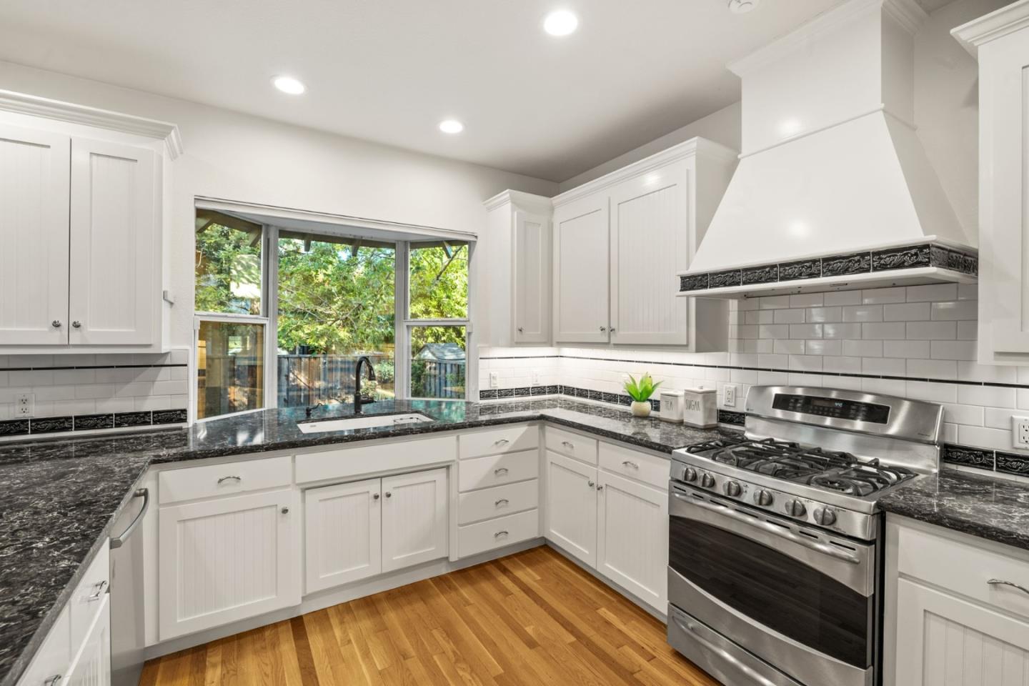 Detail Gallery Image 25 of 76 For 339 Sequoia Ave, Redwood City,  CA 94061 - 4 Beds | 3 Baths