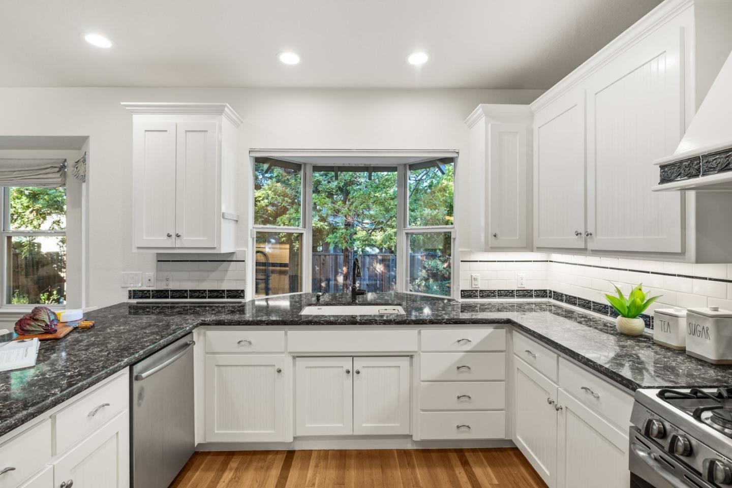 Detail Gallery Image 29 of 76 For 339 Sequoia Ave, Redwood City,  CA 94061 - 4 Beds | 3 Baths