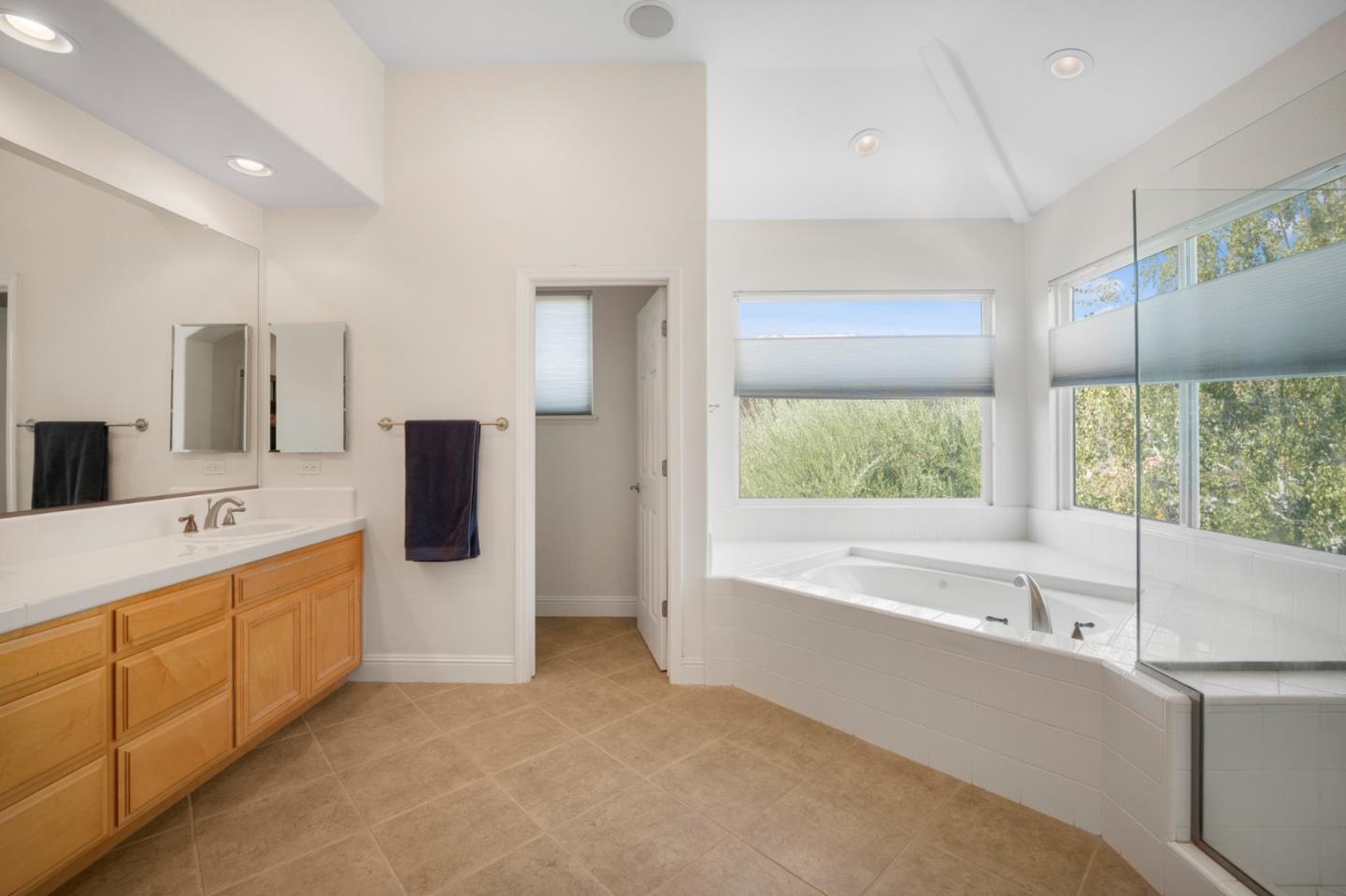 Detail Gallery Image 19 of 36 For 18540 Serra Ct, Morgan Hill,  CA 95037 - 4 Beds | 3 Baths