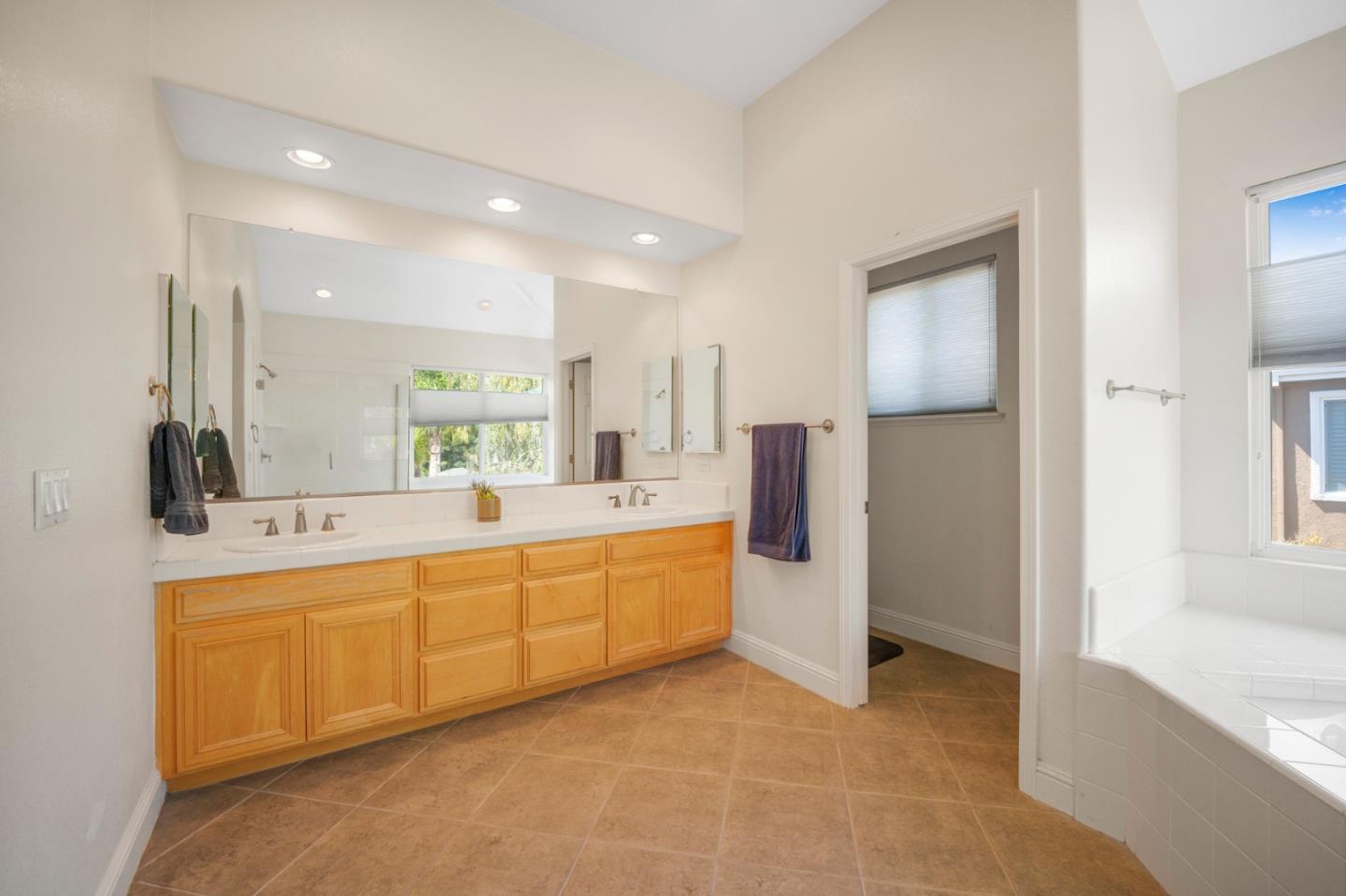 Detail Gallery Image 20 of 36 For 18540 Serra Ct, Morgan Hill,  CA 95037 - 4 Beds | 3 Baths