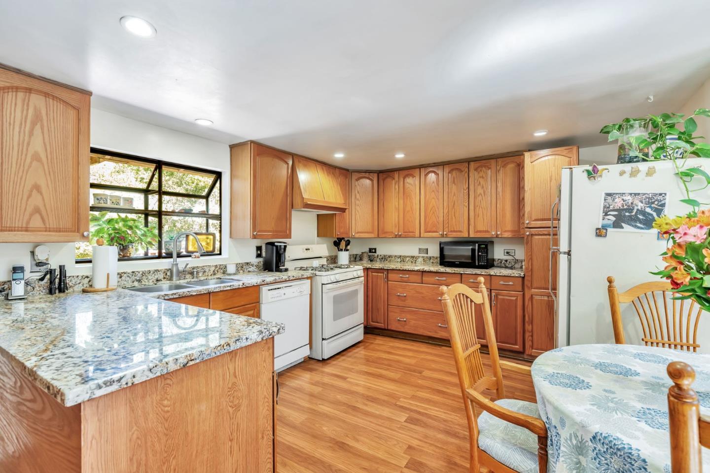 Detail Gallery Image 12 of 49 For 7185 Redwood Retreat Rd, Gilroy,  CA 95020 - 2 Beds | 2 Baths