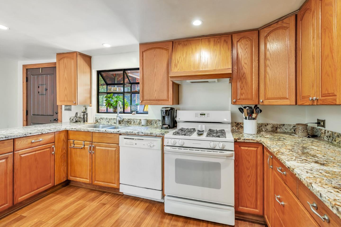 Detail Gallery Image 13 of 49 For 7185 Redwood Retreat Rd, Gilroy,  CA 95020 - 2 Beds | 2 Baths