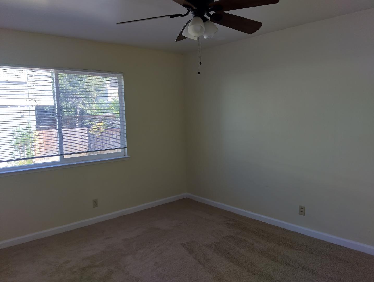 Detail Gallery Image 5 of 11 For 1443 Kentfield Ave #1,  Redwood City,  CA 94061 - 2 Beds | 1 Baths