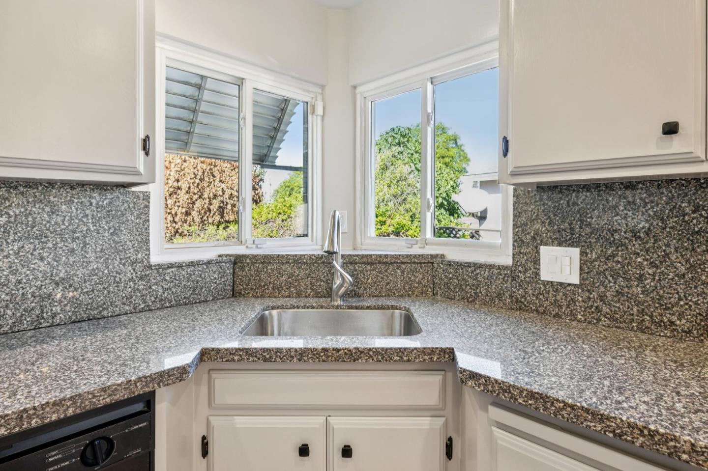 Detail Gallery Image 10 of 28 For 882 Harder Rd, Hayward,  CA 94542 - 3 Beds | 1/1 Baths