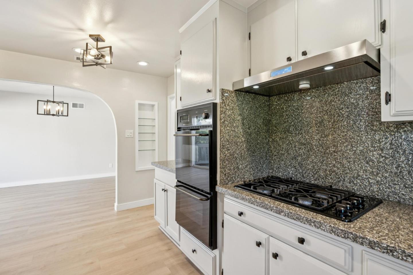 Detail Gallery Image 11 of 28 For 882 Harder Rd, Hayward,  CA 94542 - 3 Beds | 1/1 Baths
