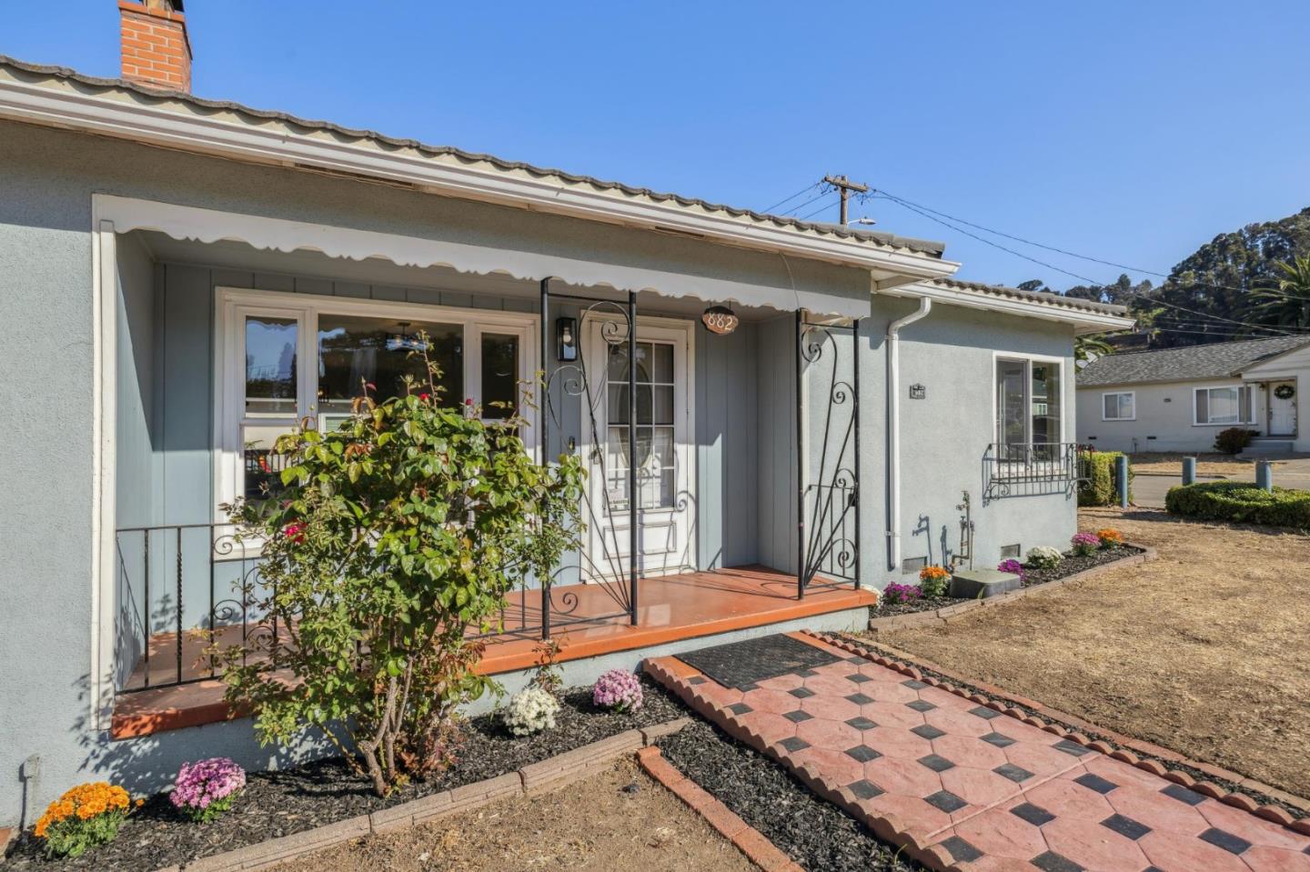 Detail Gallery Image 2 of 28 For 882 Harder Rd, Hayward,  CA 94542 - 3 Beds | 1/1 Baths