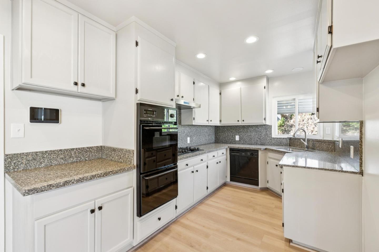 Detail Gallery Image 9 of 28 For 882 Harder Rd, Hayward,  CA 94542 - 3 Beds | 1/1 Baths