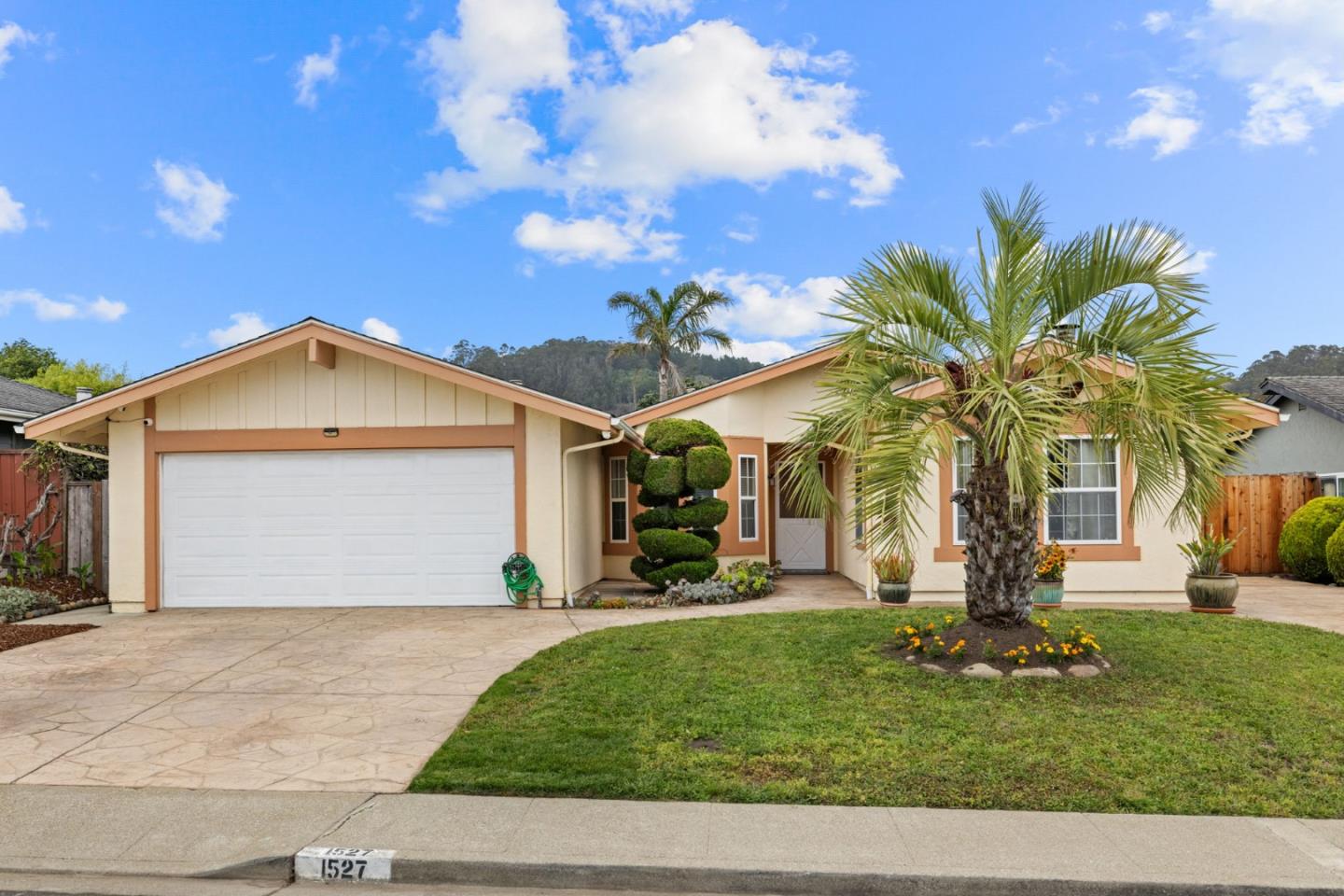 Detail Gallery Image 3 of 69 For 1527 Hawser Ln, Half Moon Bay,  CA 94019 - 3 Beds | 2 Baths