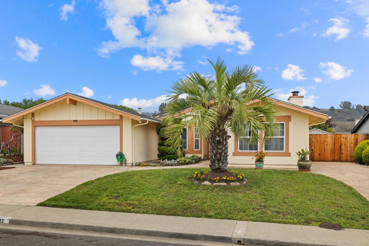 Detail Gallery Image 4 of 69 For 1527 Hawser Ln, Half Moon Bay,  CA 94019 - 3 Beds | 2 Baths