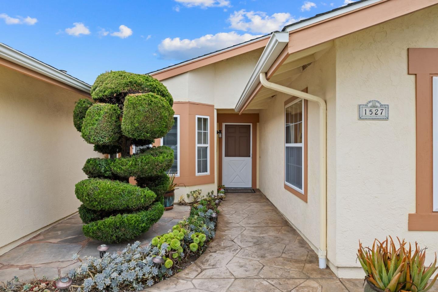 Detail Gallery Image 6 of 69 For 1527 Hawser Ln, Half Moon Bay,  CA 94019 - 3 Beds | 2 Baths