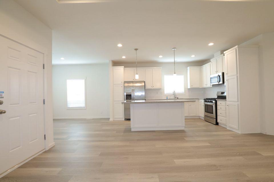 Detail Gallery Image 4 of 18 For 2151 Oakland Rd #308,  San Jose,  CA 95131 - 3 Beds | 2 Baths