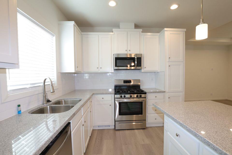 Detail Gallery Image 6 of 18 For 2151 Oakland Rd #308,  San Jose,  CA 95131 - 3 Beds | 2 Baths