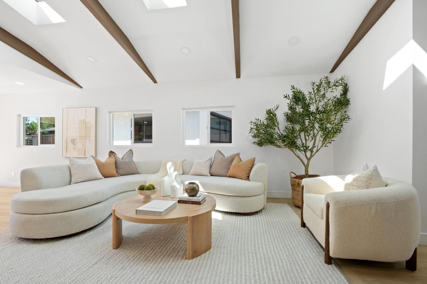 Detail Gallery Image 10 of 51 For 540 Sapphire St, Redwood City,  CA 94062 - 4 Beds | 2/1 Baths