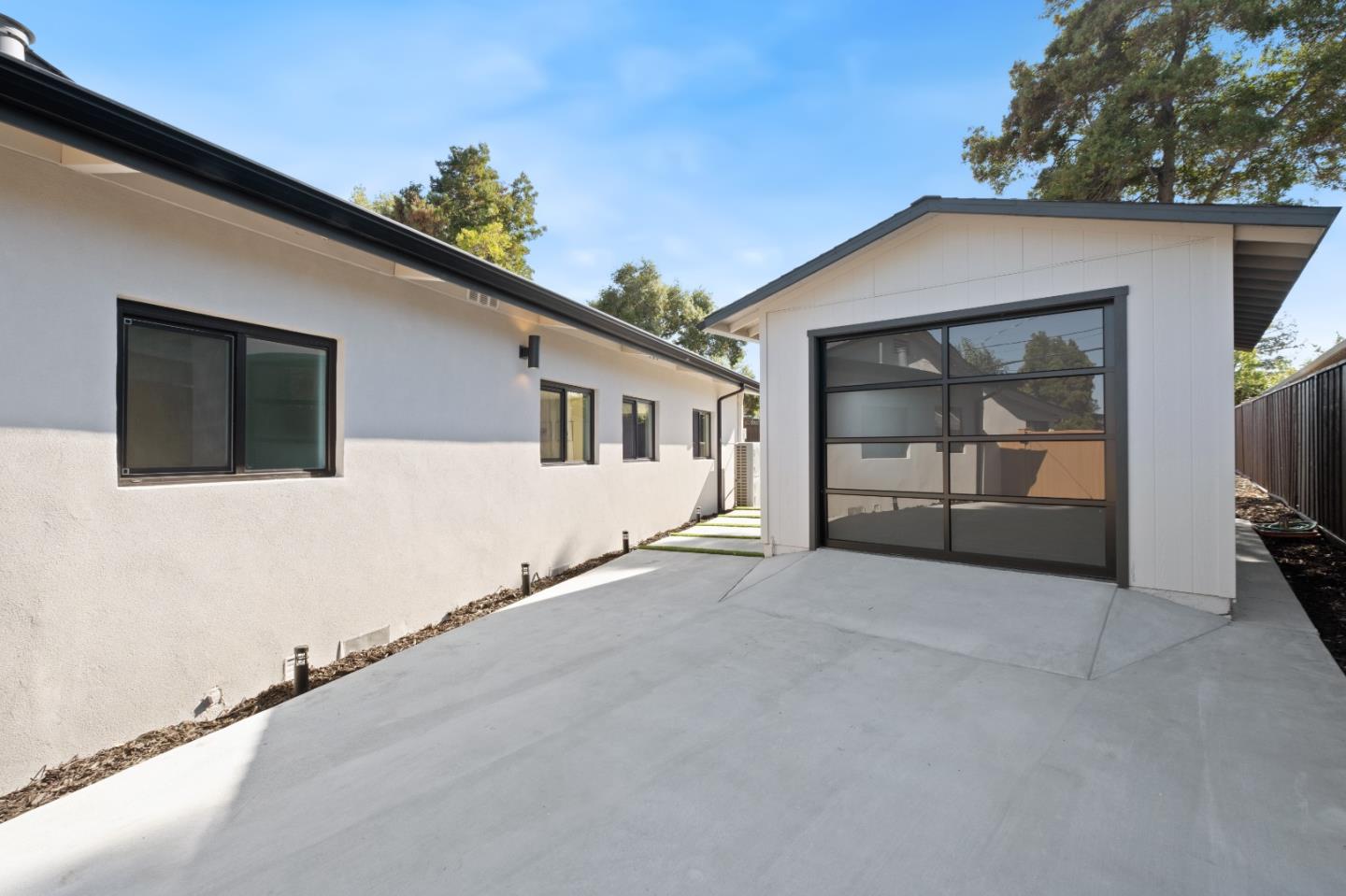 Detail Gallery Image 3 of 51 For 540 Sapphire St, Redwood City,  CA 94062 - 4 Beds | 2/1 Baths