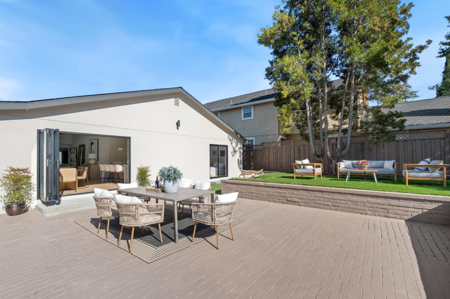 Detail Gallery Image 30 of 51 For 540 Sapphire St, Redwood City,  CA 94062 - 4 Beds | 2/1 Baths