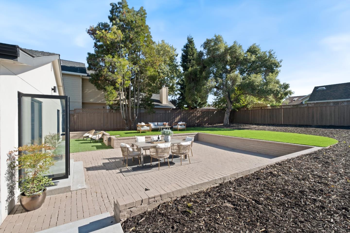 Detail Gallery Image 31 of 51 For 540 Sapphire St, Redwood City,  CA 94062 - 4 Beds | 2/1 Baths