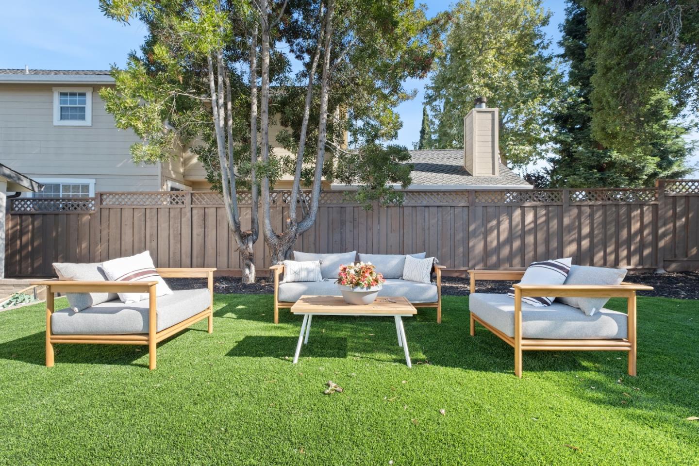 Detail Gallery Image 32 of 51 For 540 Sapphire St, Redwood City,  CA 94062 - 4 Beds | 2/1 Baths